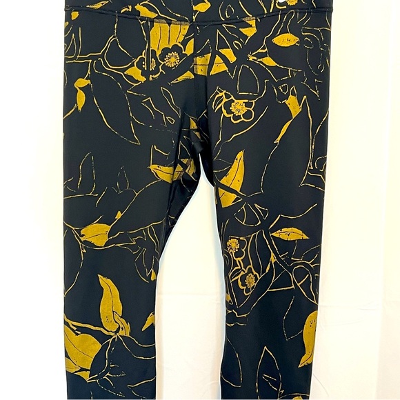 Nike Women's Leggings Black Gold Metallic Floral Mid Rise Running Sz Large - Picture 4 of 12